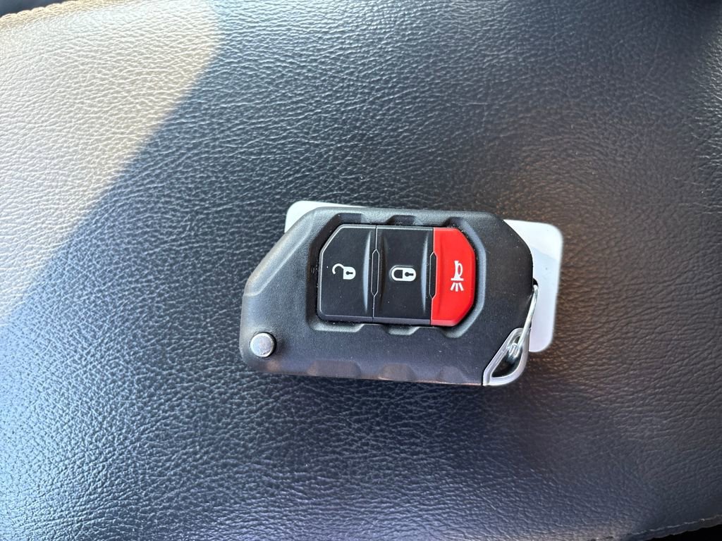 Used 2022 Jeep Wrangler Unlimited Sahara image 34