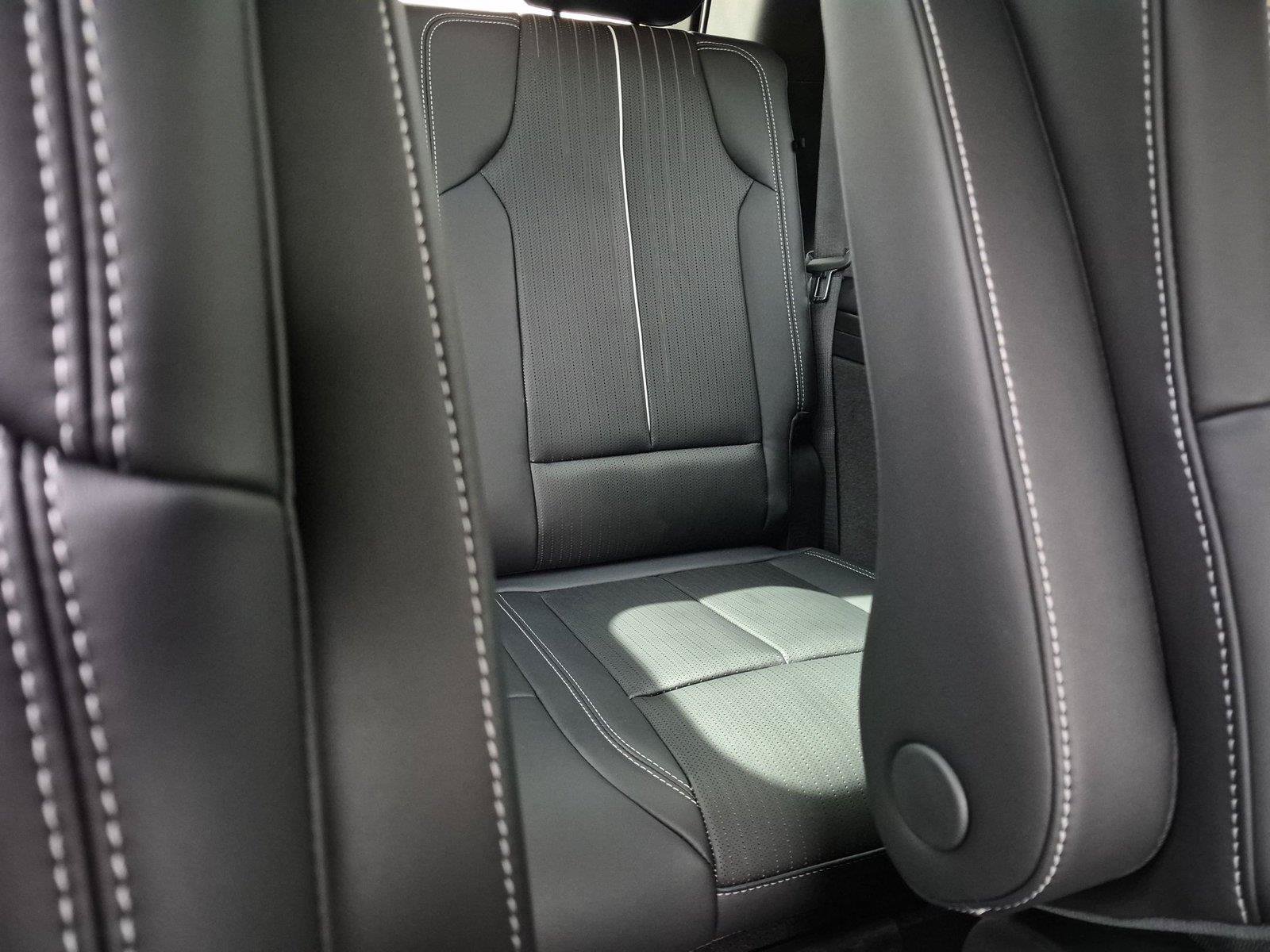 New 2027 Cadillac Vistiq Sport w/ LPO, Floor Liner Package AWD/4WD image 25
