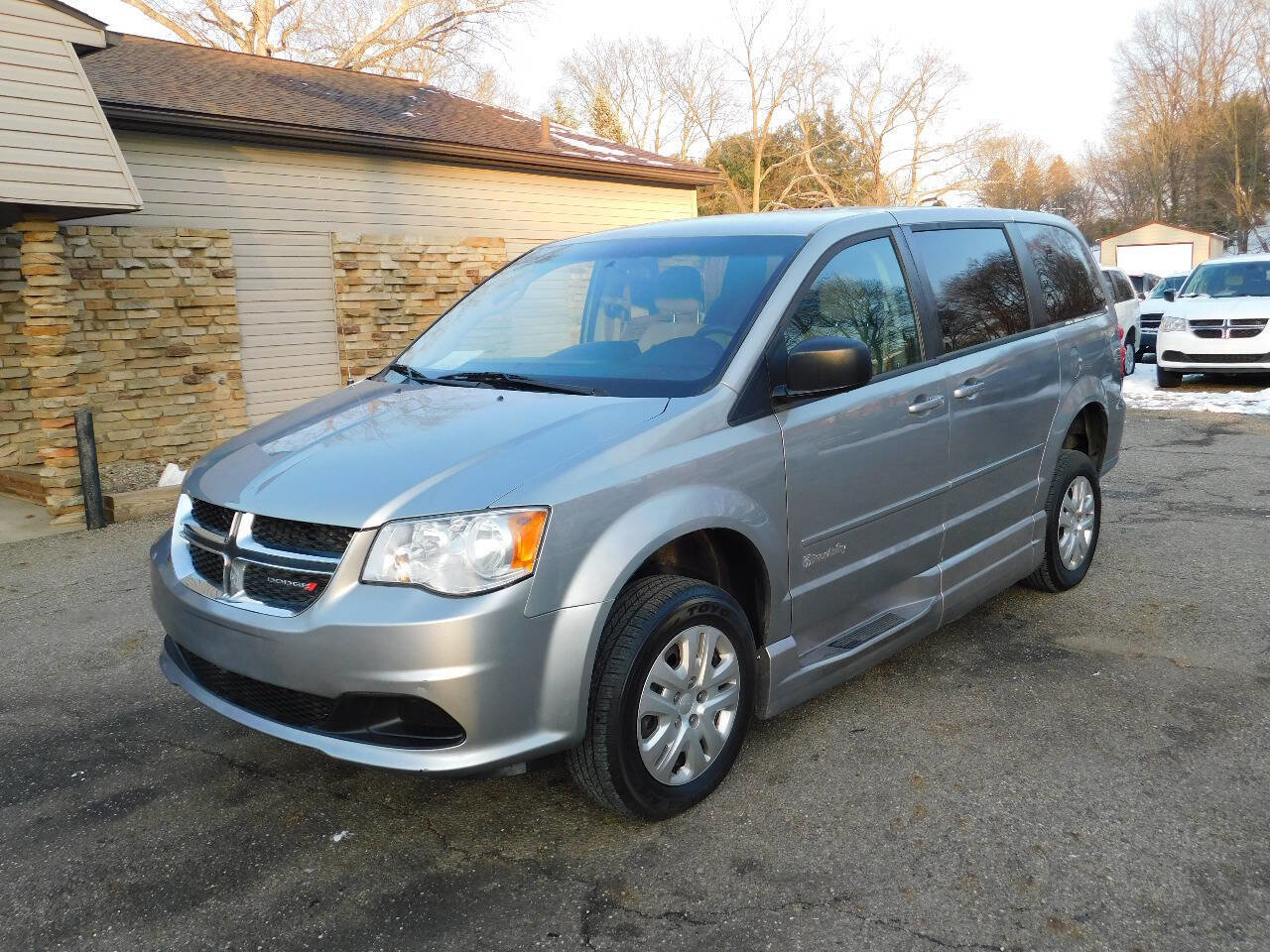 Used 2017 Dodge Grand Caravan SE w/ Power Window Group image 10