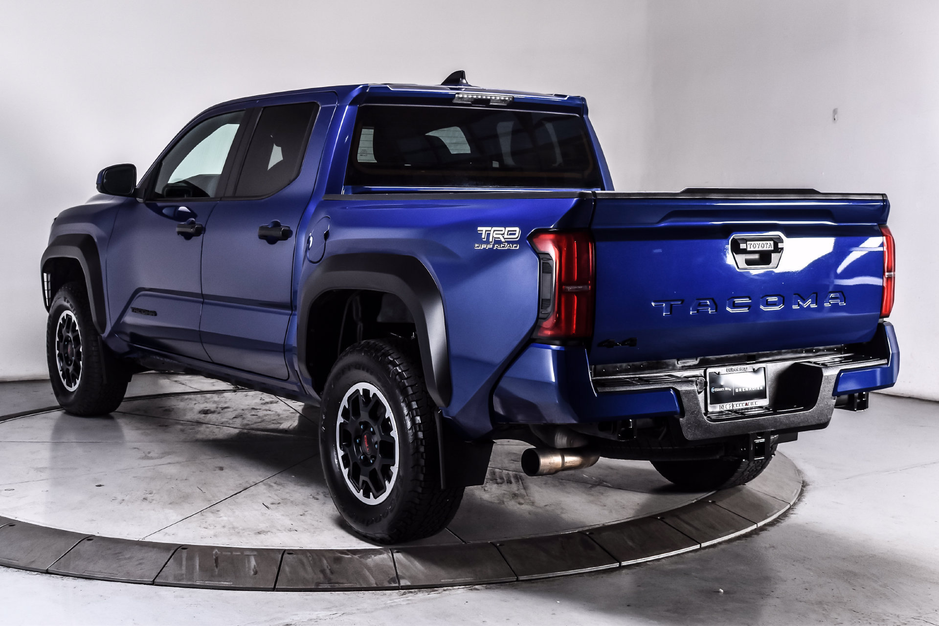 Used 2024 Toyota Tacoma TRD Off-Road AWD/4WD image 4