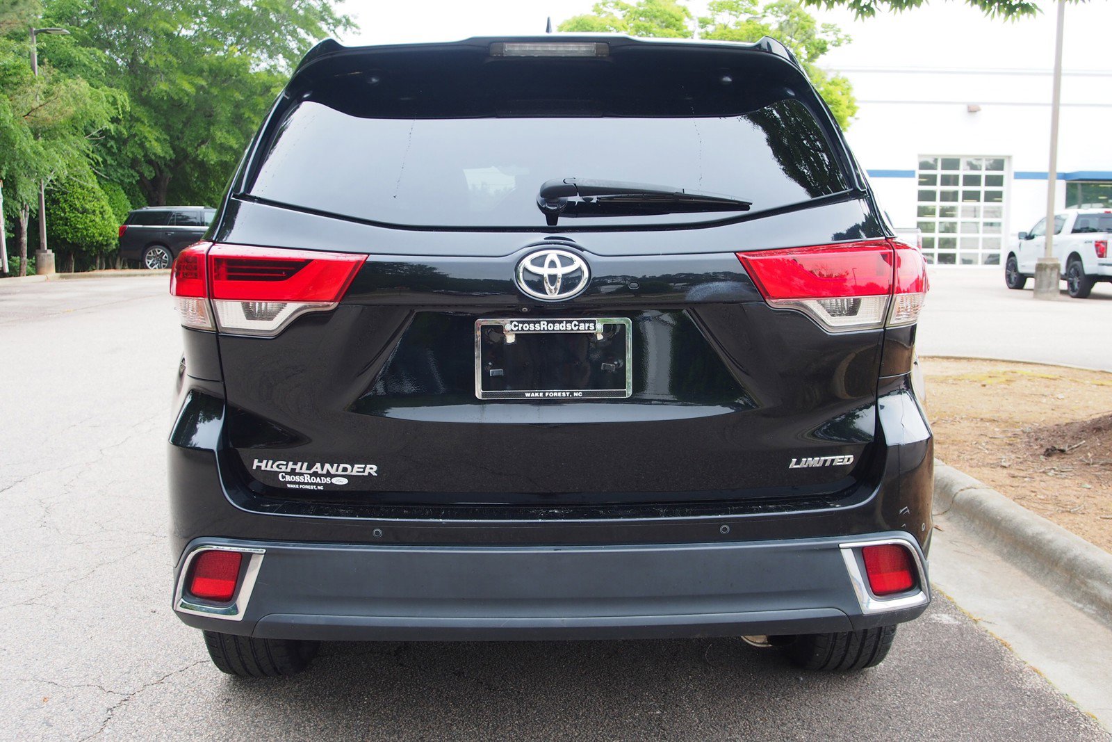 Used 2019 Toyota Highlander Limited FWD image 6