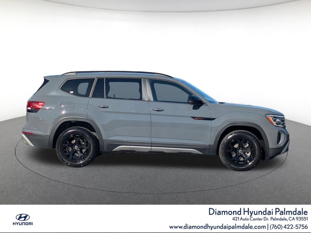 Used 2025 Volkswagen Atlas Peak Edition SE AWD/4WD image 8