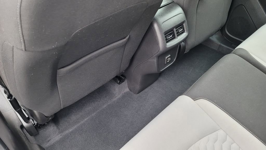 Used 2021 Chevrolet Equinox LS image 26