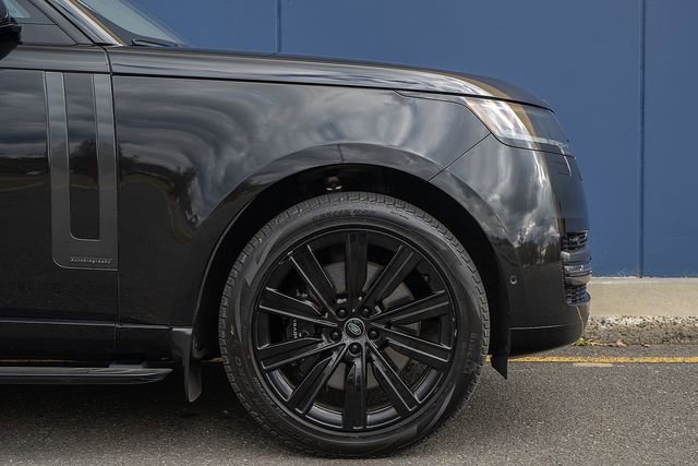 Used 2023 Land Rover Range Rover Long Wheelbase Autobiography image 9