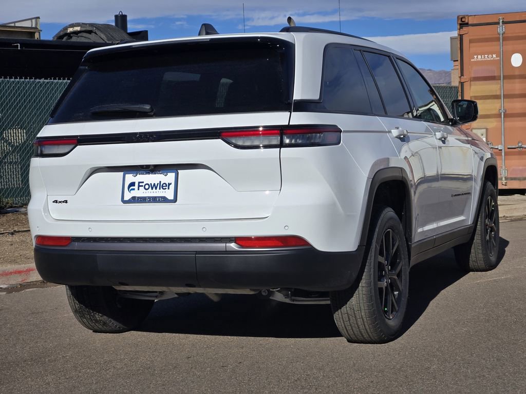 New 2026 Jeep Grand Cherokee Laredo image 3