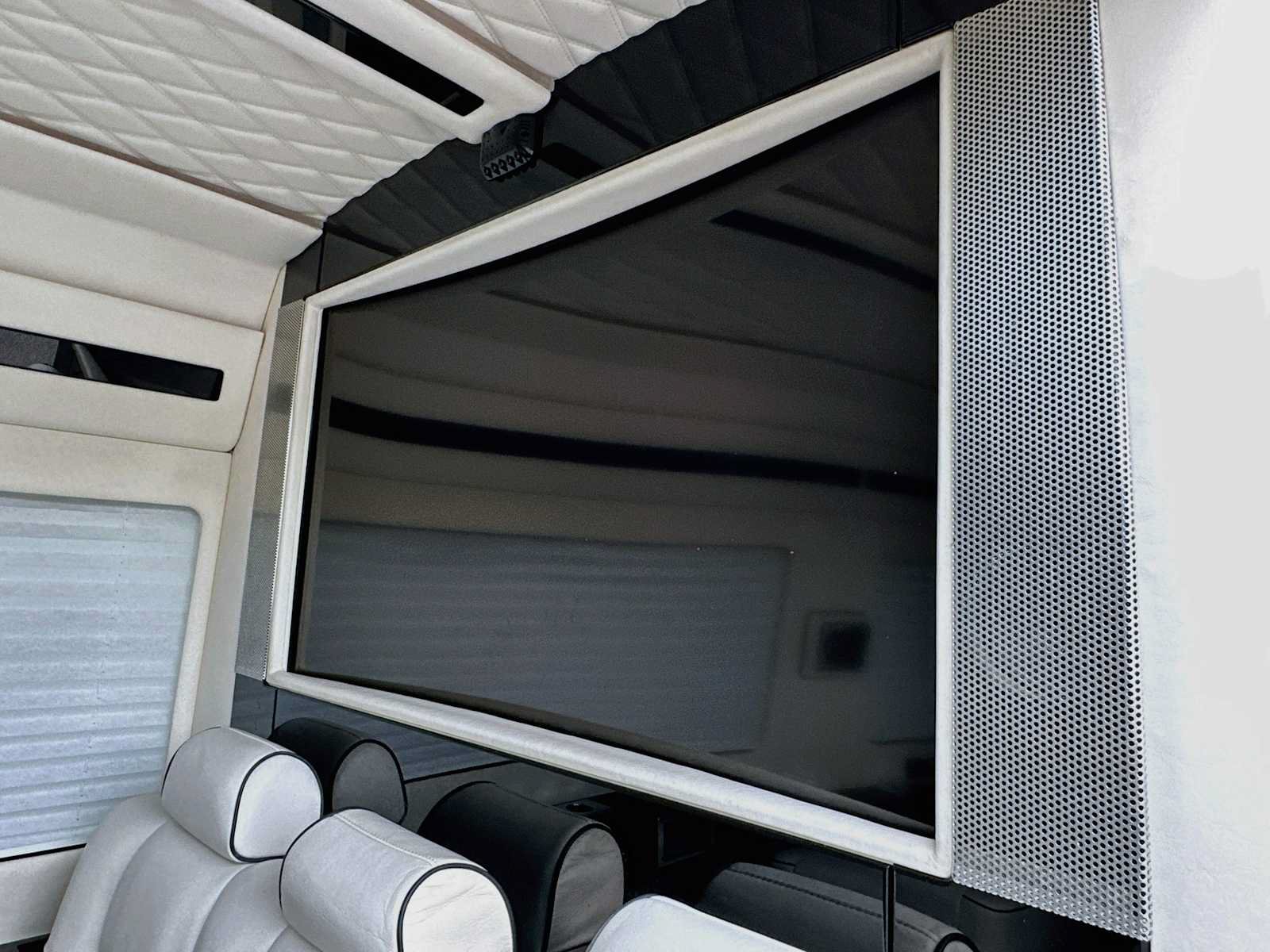 Used 2015 Mercedes-Benz Sprinter 2500 image 25