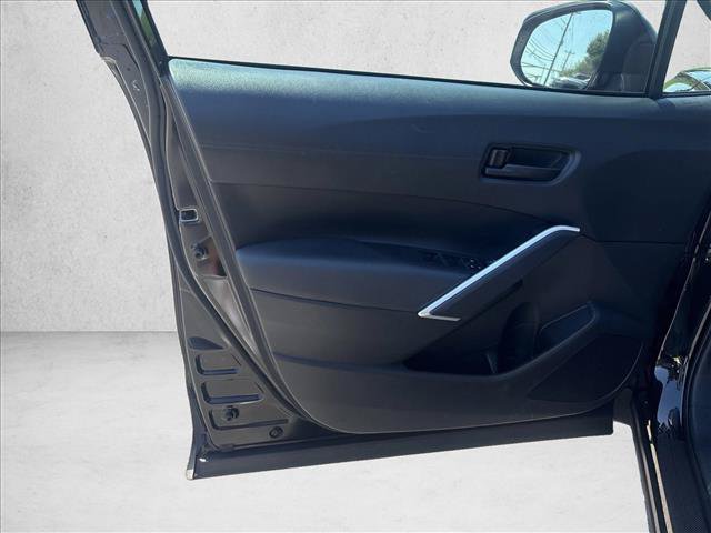 Used 2022 Toyota Corolla Cross LE w/ Moonroof Package FWD image 11