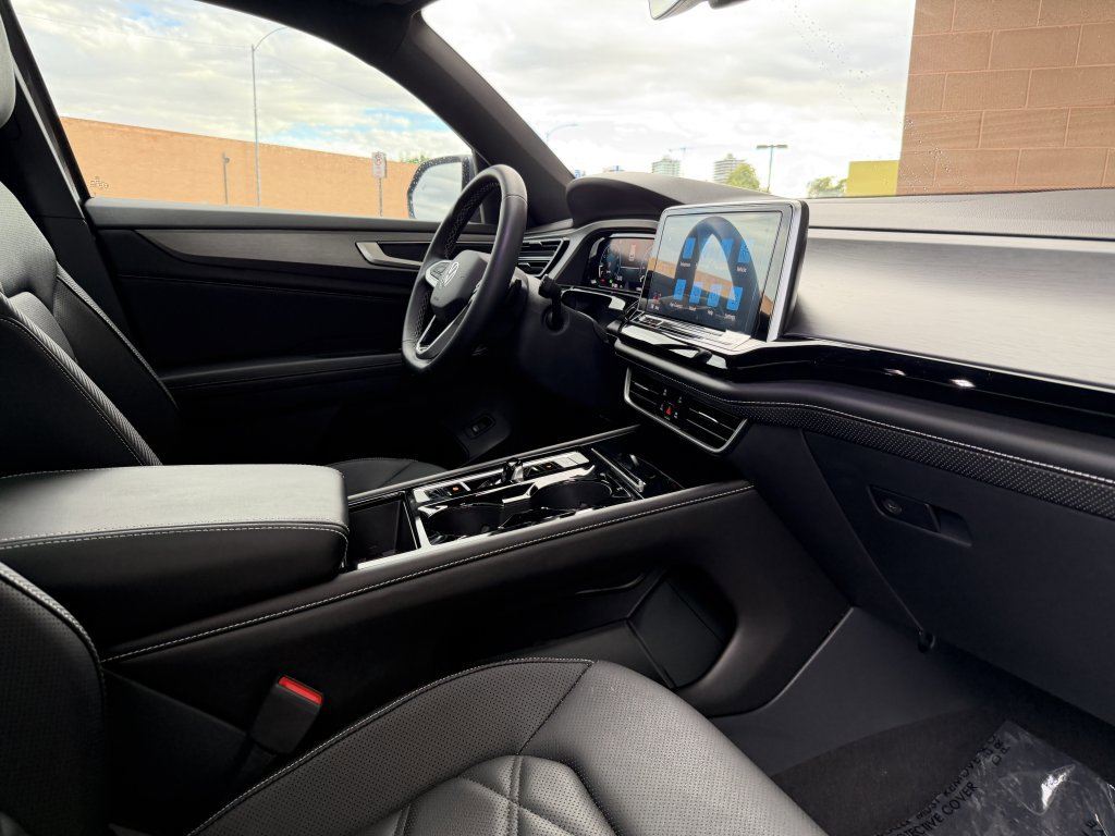 Used 2024 Volkswagen Atlas Cross Sport SE w/ Panoramic Sunroof Package image 39