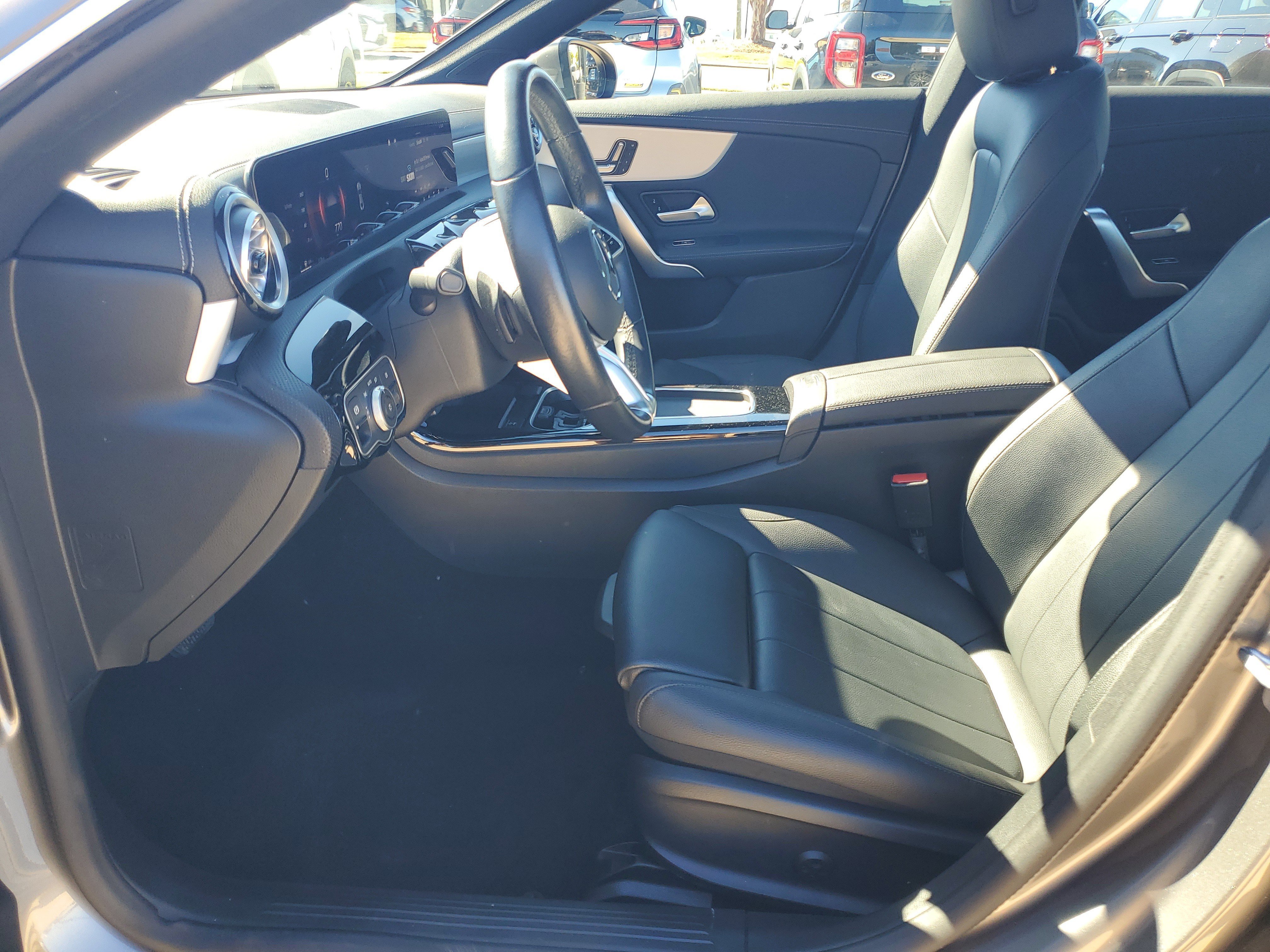 Used 2025 Mercedes-Benz CLA 250 image 4