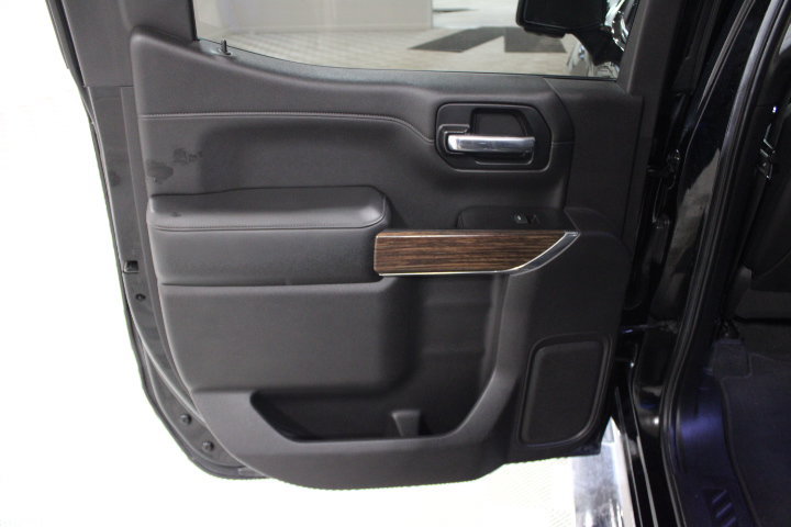 Used 2019 Chevrolet Silverado 1500 High Country w/ Technology Package AWD/4WD image 21
