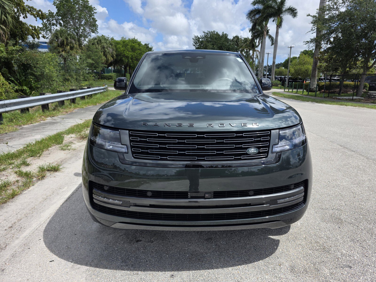 New 2026 Land Rover Range Rover Long Wheelbase SE AWD/4WD image 8