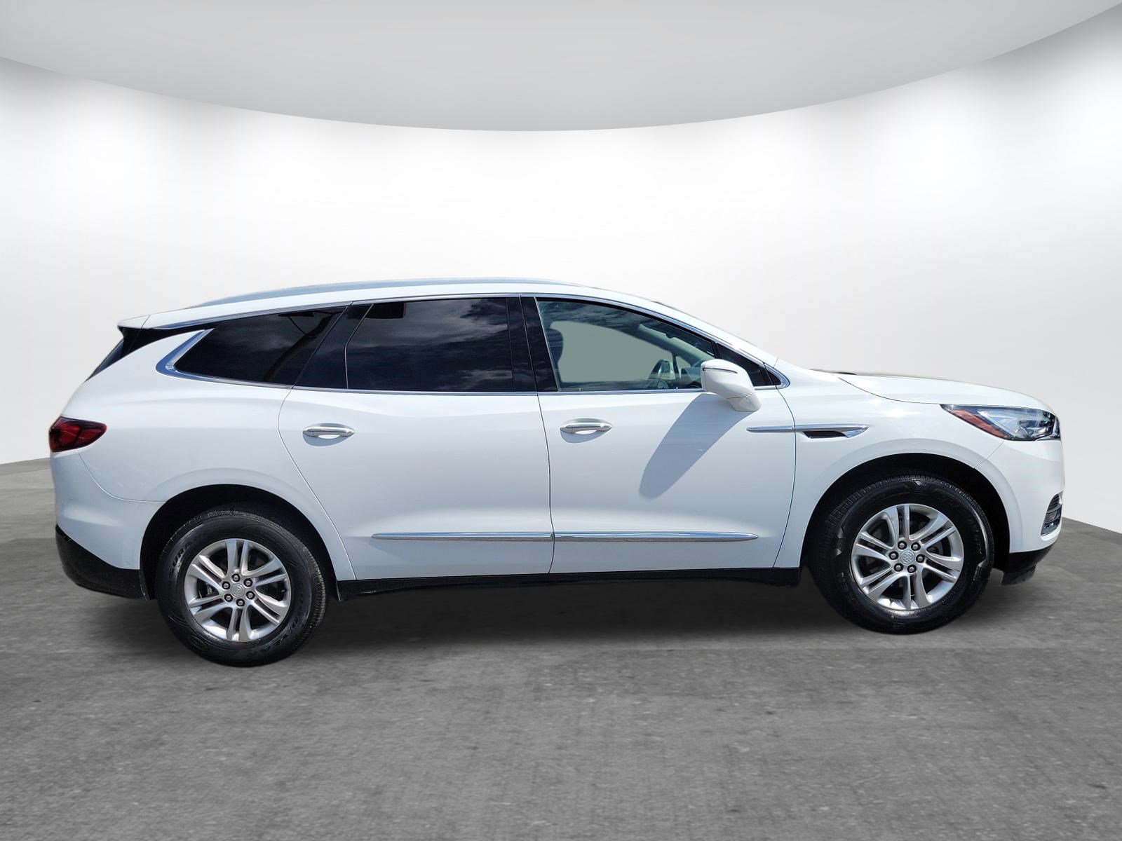 Used 2019 Buick Enclave Essence image 2