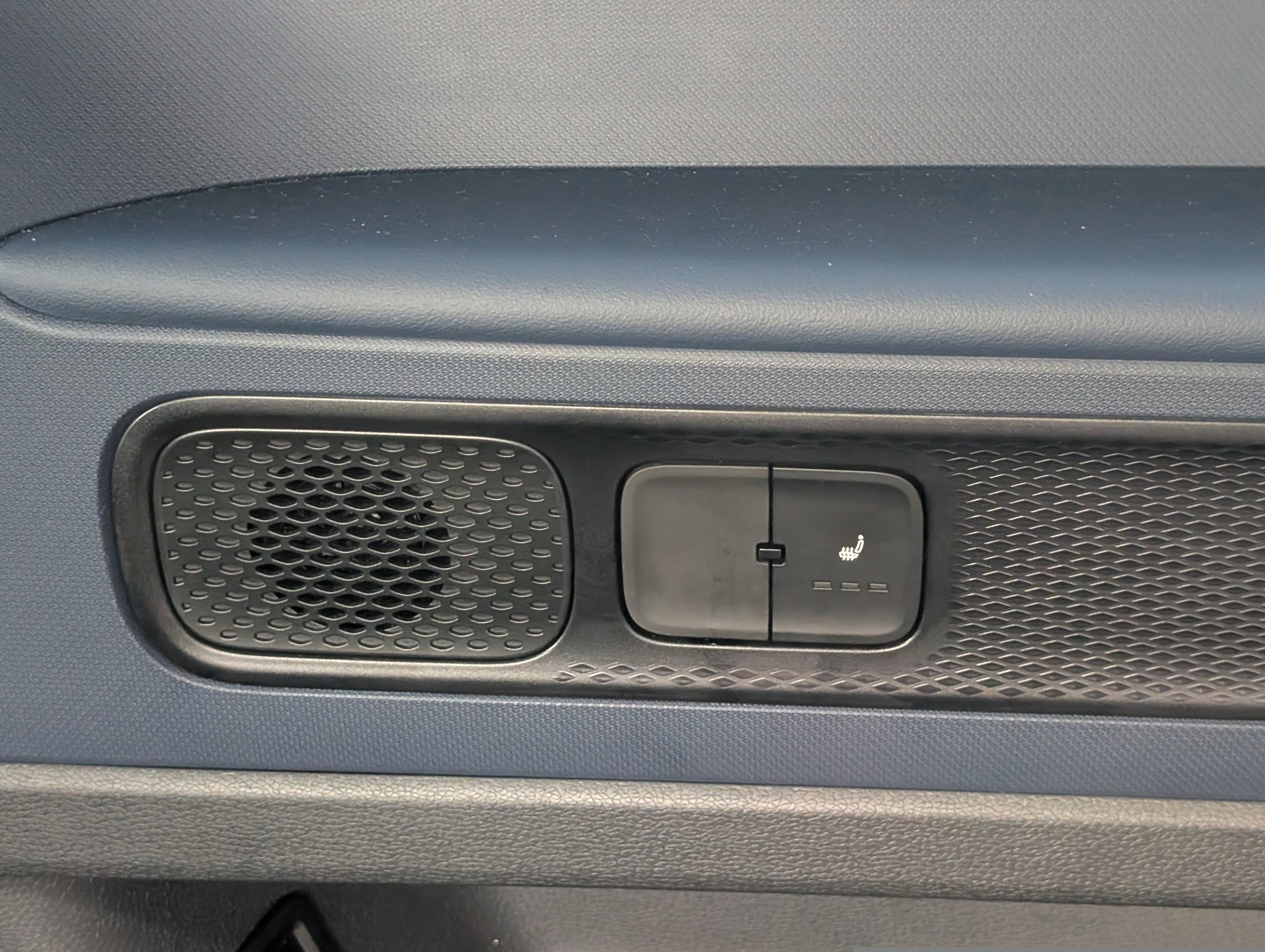 Used 2025 Volkswagen ID. Buzz Pro S Plus RWD image 16