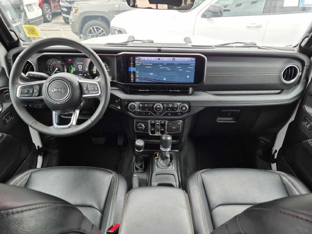 Used 2024 Jeep Wrangler Unlimited Sahara w/ Technology Group AWD/4WD image 18