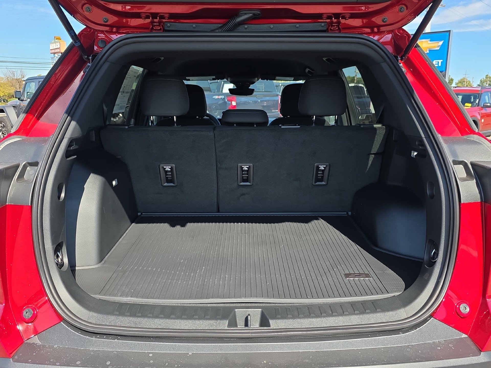 New 2027 Chevrolet Equinox LT w/ Safety and Technology Package FWD image 12
