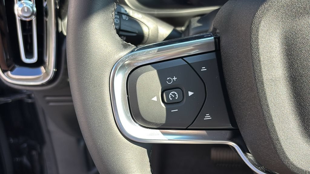 New 2026 Volvo XC40 B5 Plus w/ Protection Package Premier AWD/4WD image 18