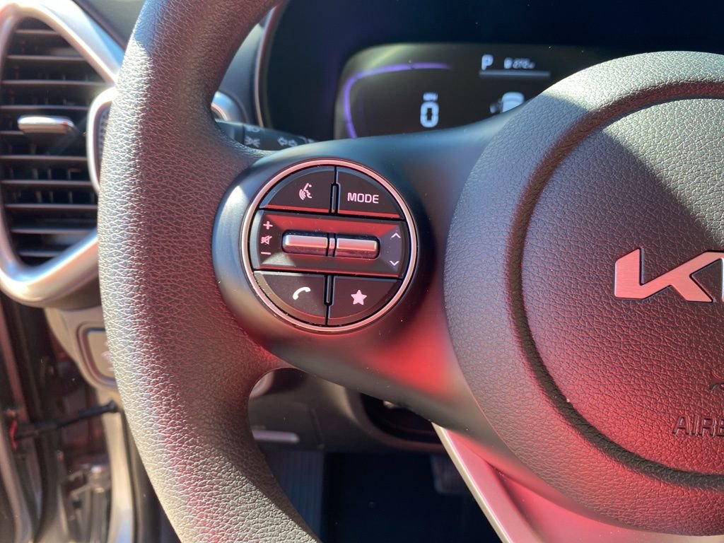 Certified 2025 Kia Soul LX image 22