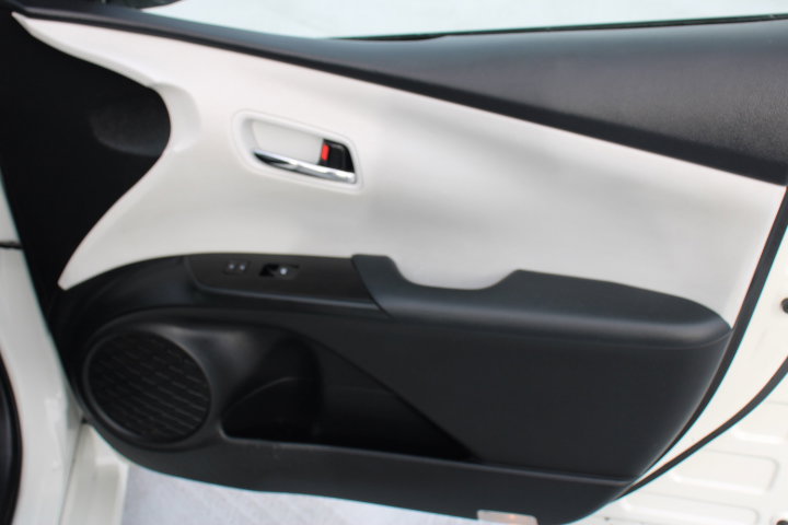 Used 2018 Toyota Prius Prime Advanced image 18