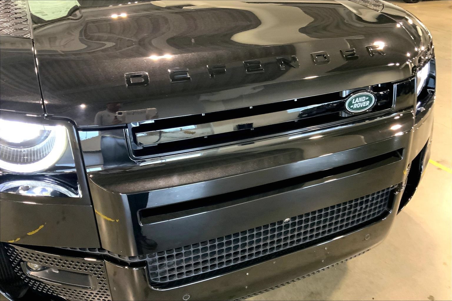 Certified 2025 Land Rover Defender 110 X-Dynamic SE AWD/4WD image 30