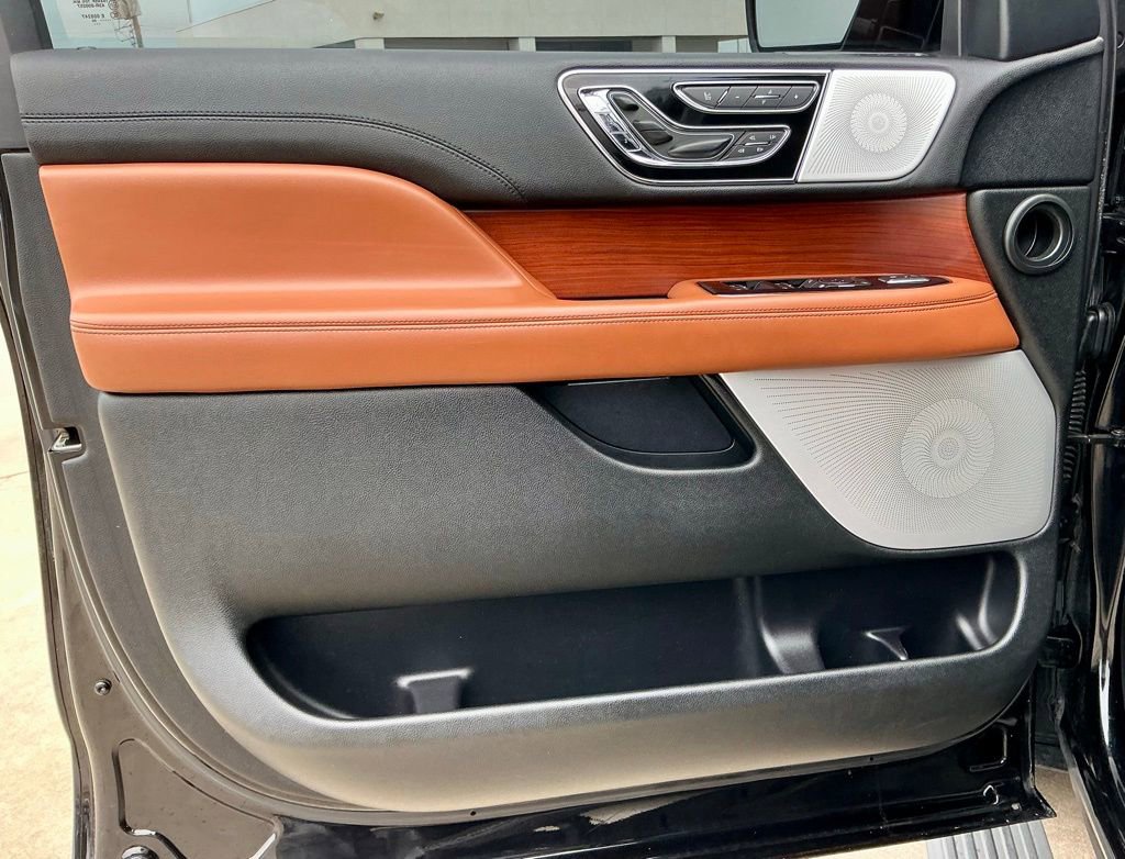 Used 2020 Lincoln Navigator Reserve w/ Equipment Group 208A Reserve AWD/4WD image 43