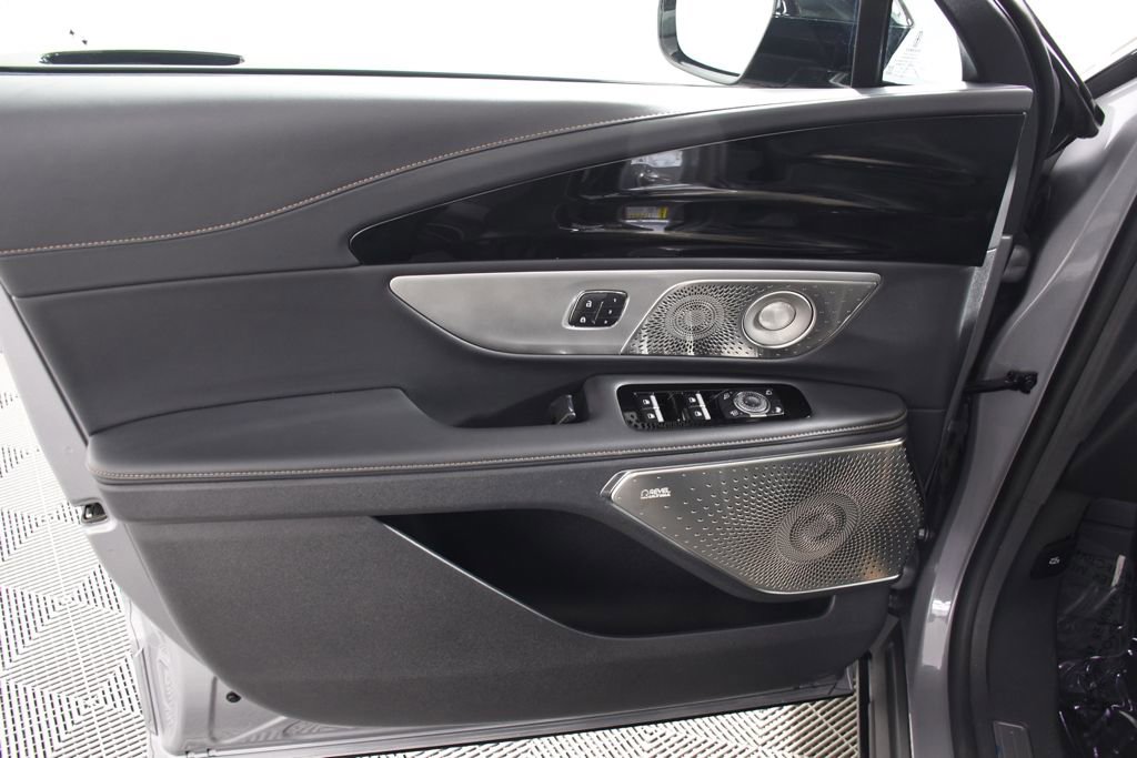 Used 2025 Lincoln Nautilus Reserve image 14