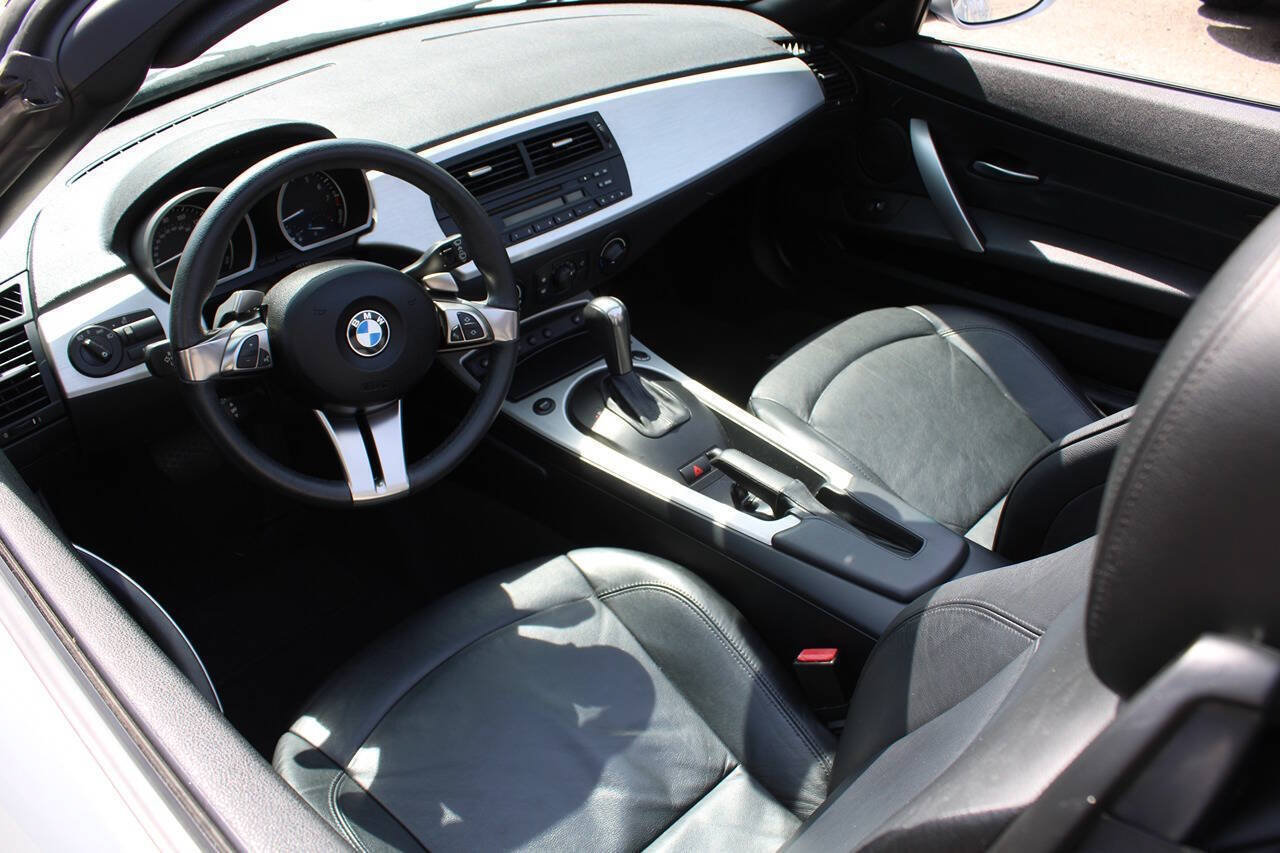 Used 2006 BMW Z4 3.0i RWD image 19