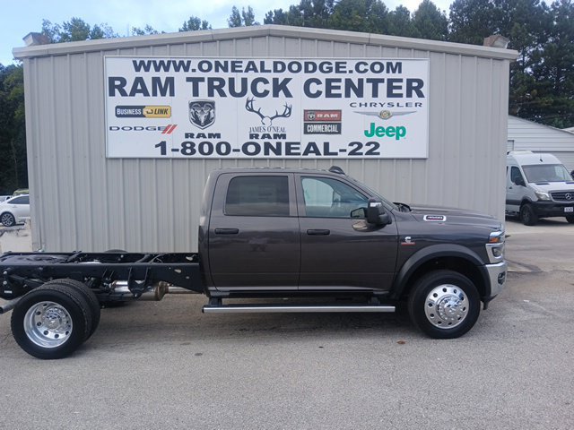 New 2027 RAM 4500 Tradesman w/ Chrome Appearance Group AWD/4WD image 2