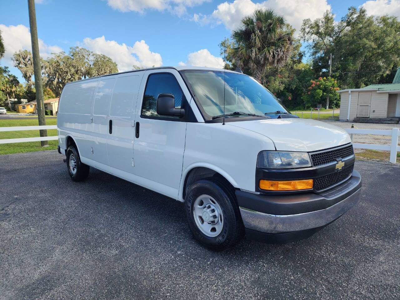 Used 2018 Chevrolet Express 2500 Extended image 8