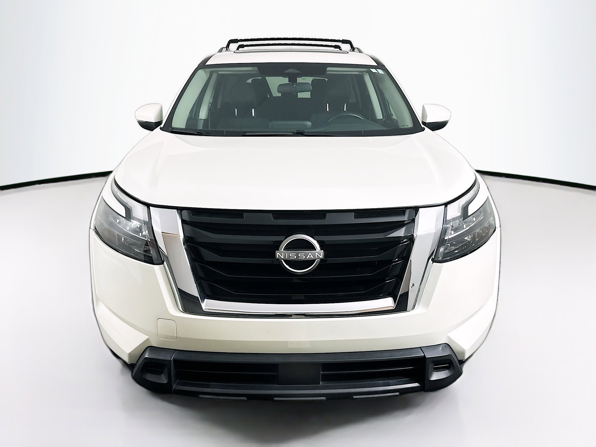 Used 2023 Nissan Pathfinder SV w/ SV Premium Package AWD/4WD image 2