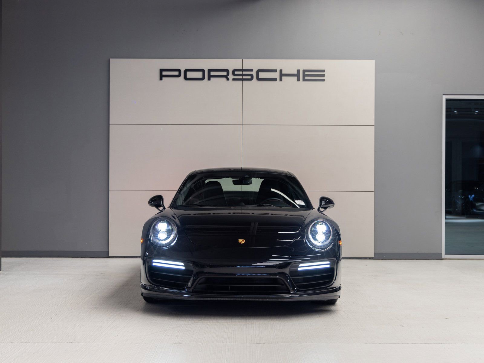 Certified 2019 Porsche 911 Turbo image 10