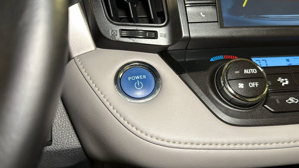 Used 2016 Toyota RAV4 Limited image 28