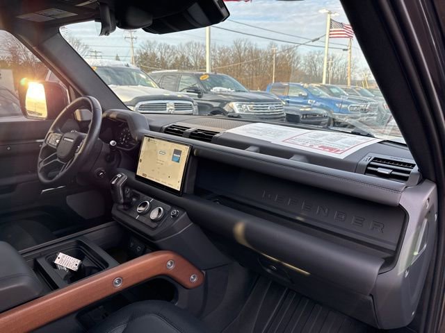 Used 2023 Land Rover Defender 130 X-Dynamic SE image 29