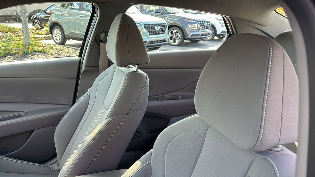 Used 2022 Hyundai Elantra Blue image 25