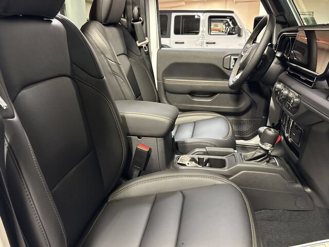 New 2024 Jeep Wrangler Unlimited Sahara w/ Technology Group AWD/4WD image 25