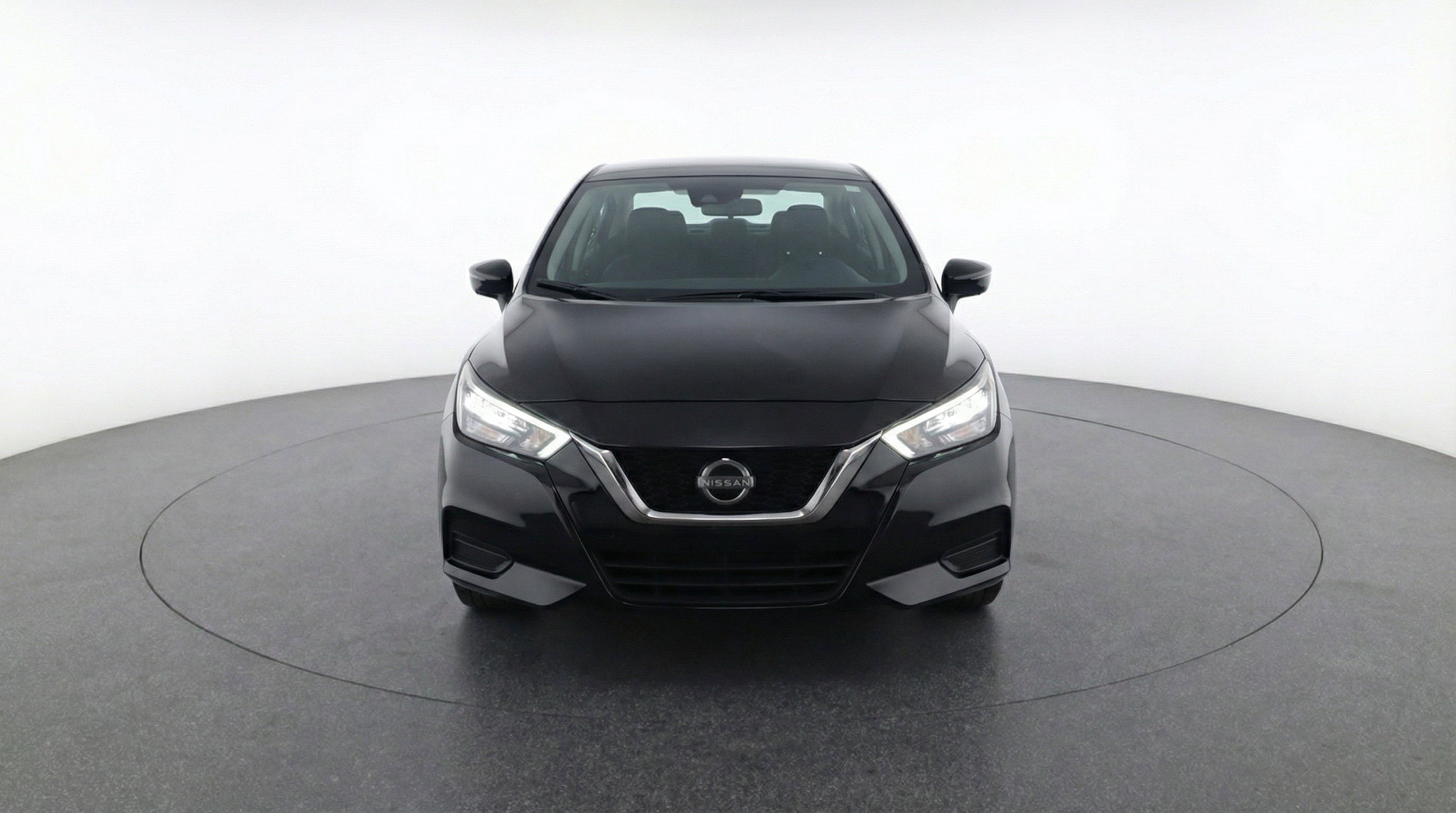 Used 2025 Nissan Versa SV image 2