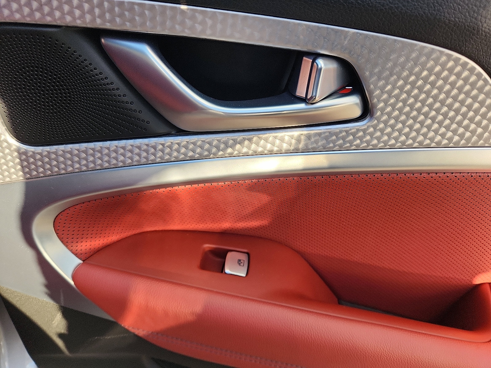 Used 2023 Genesis G70 2.0T w/ Sport Prestige Package image 31