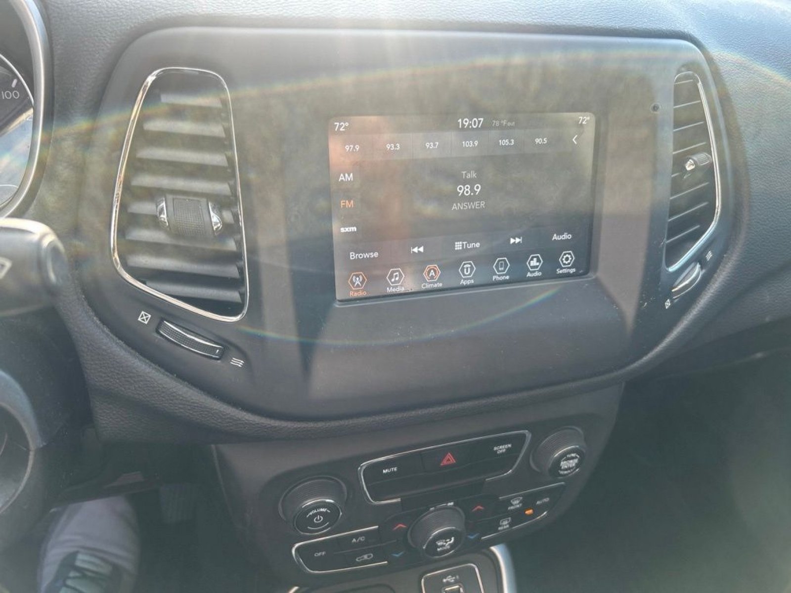 Used 2019 Jeep Compass Latitude AWD/4WD image 12