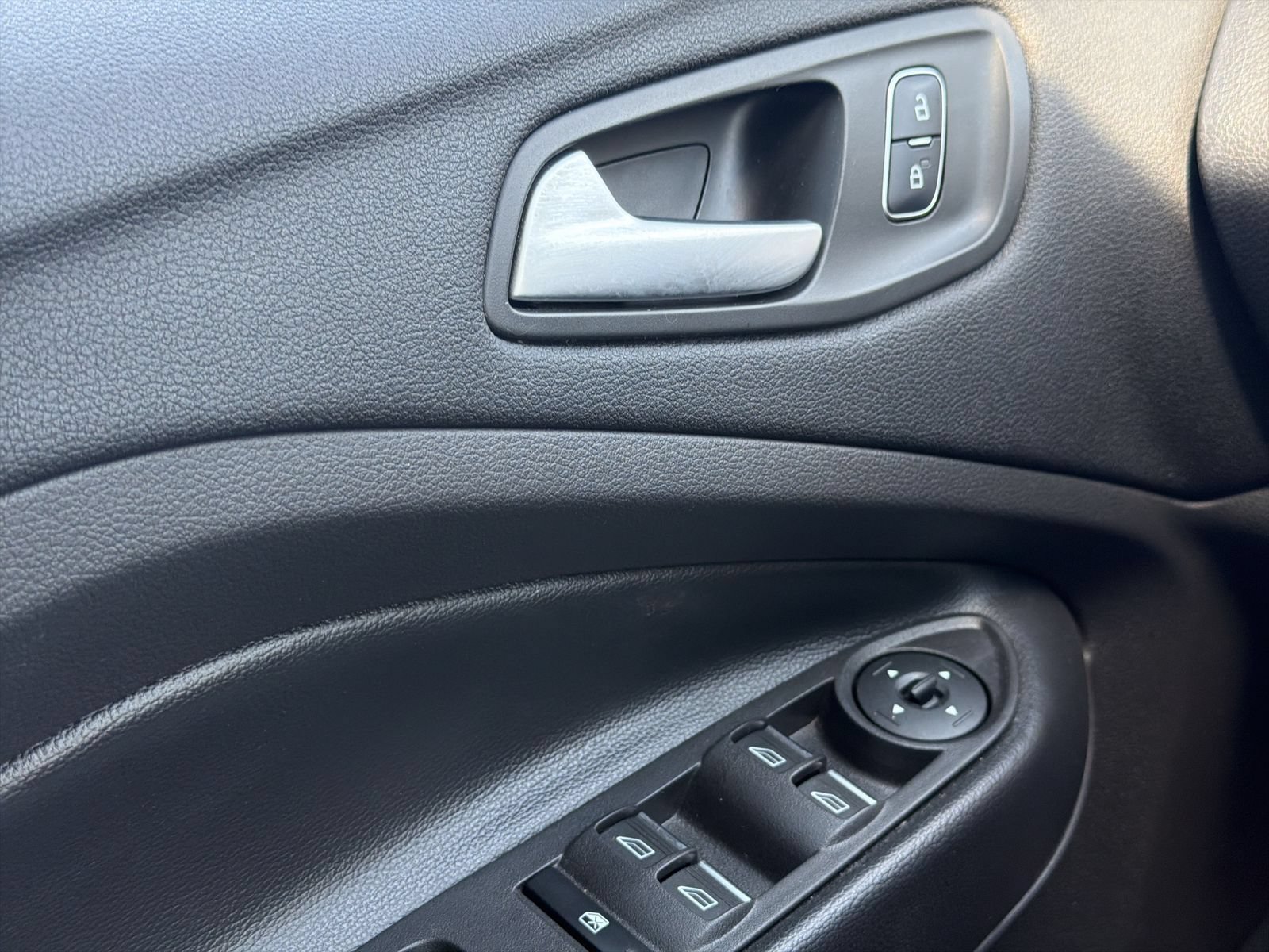 Used 2019 Ford Escape SEL FWD image 29