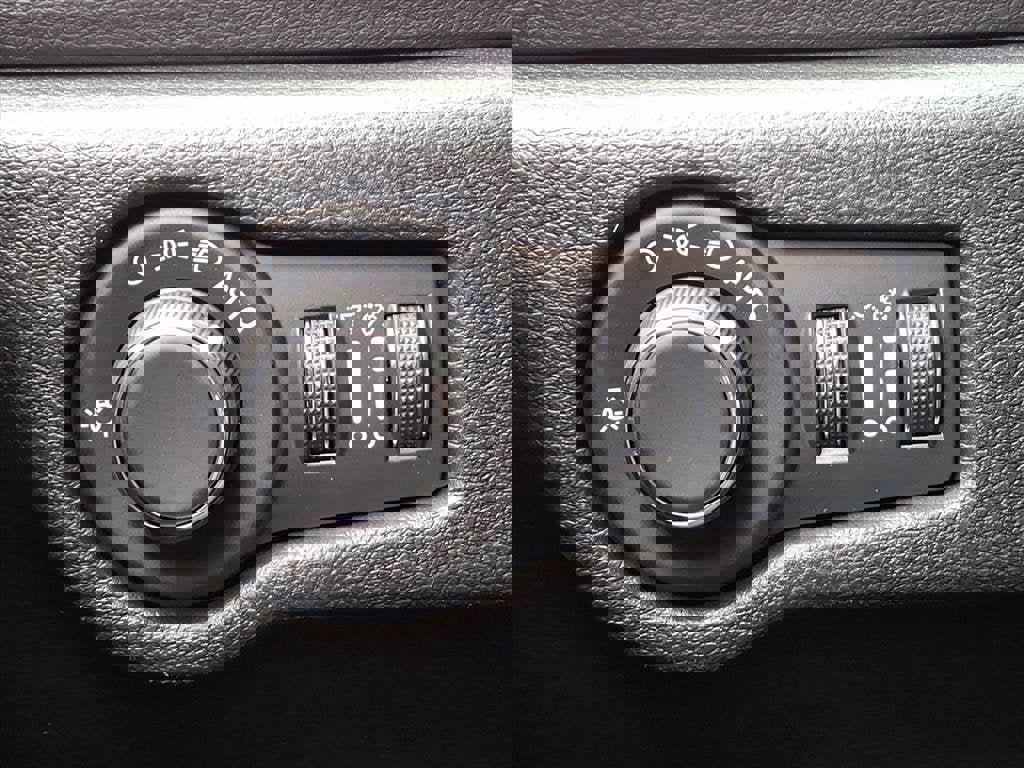 New 2026 Chrysler Voyager LX image 12