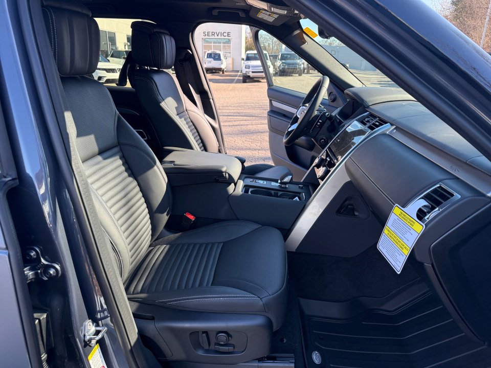 New 2026 Land Rover Discovery Limited Edition AWD/4WD image 26
