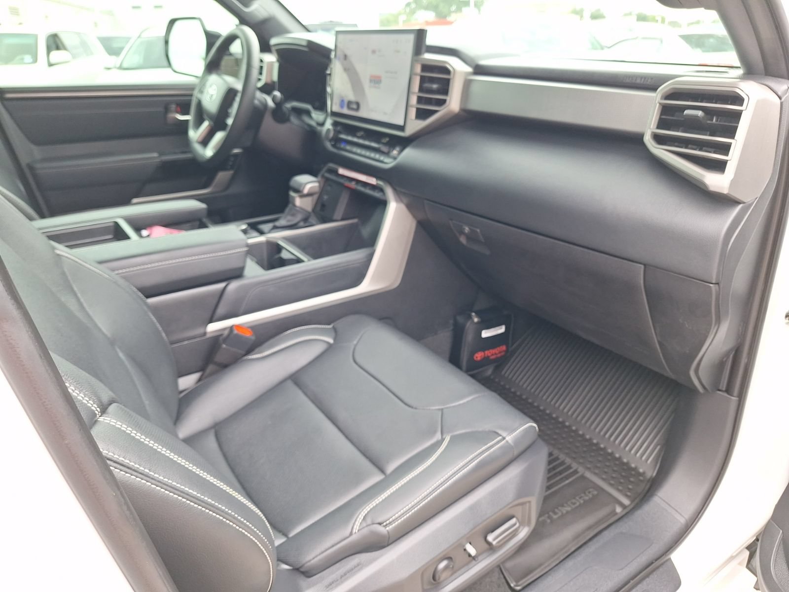 Used 2026 Toyota Tundra Limited w/ Power Package AWD/4WD image 33