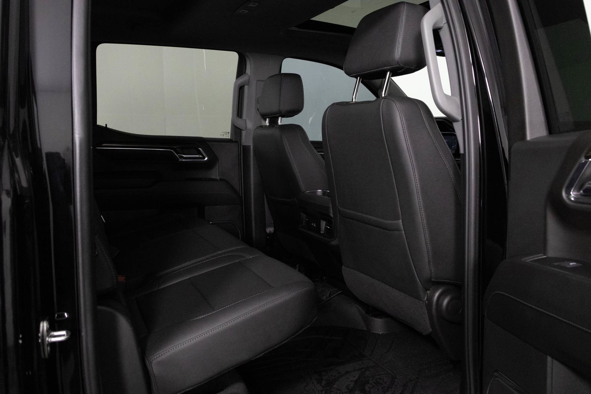 Used 2024 Chevrolet Silverado 1500 RST w/ Redline Edition AWD/4WD image 36