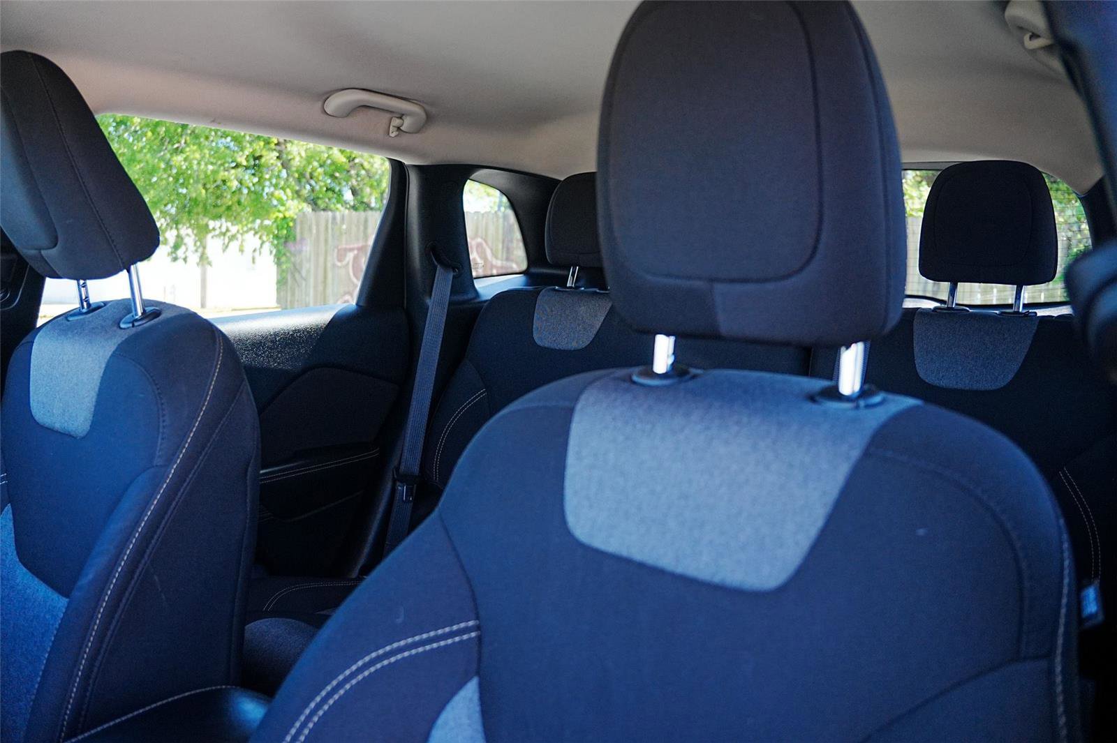 Used 2016 Jeep Cherokee Sport image 13