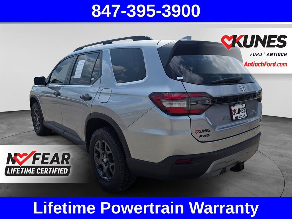 Used 2025 Honda Pilot TrailSport image 8