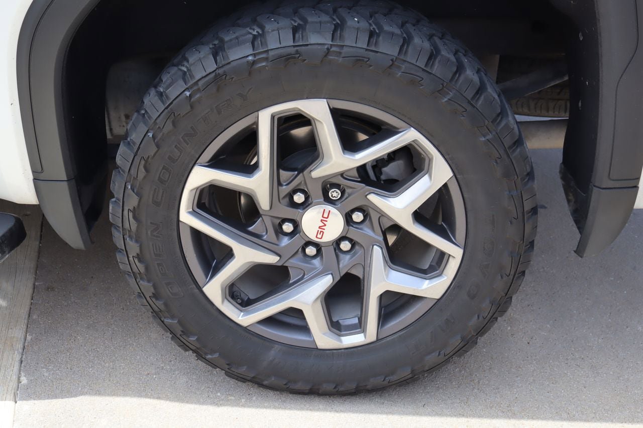 Used 2024 GMC Sierra 1500 SLT AWD/4WD image 29