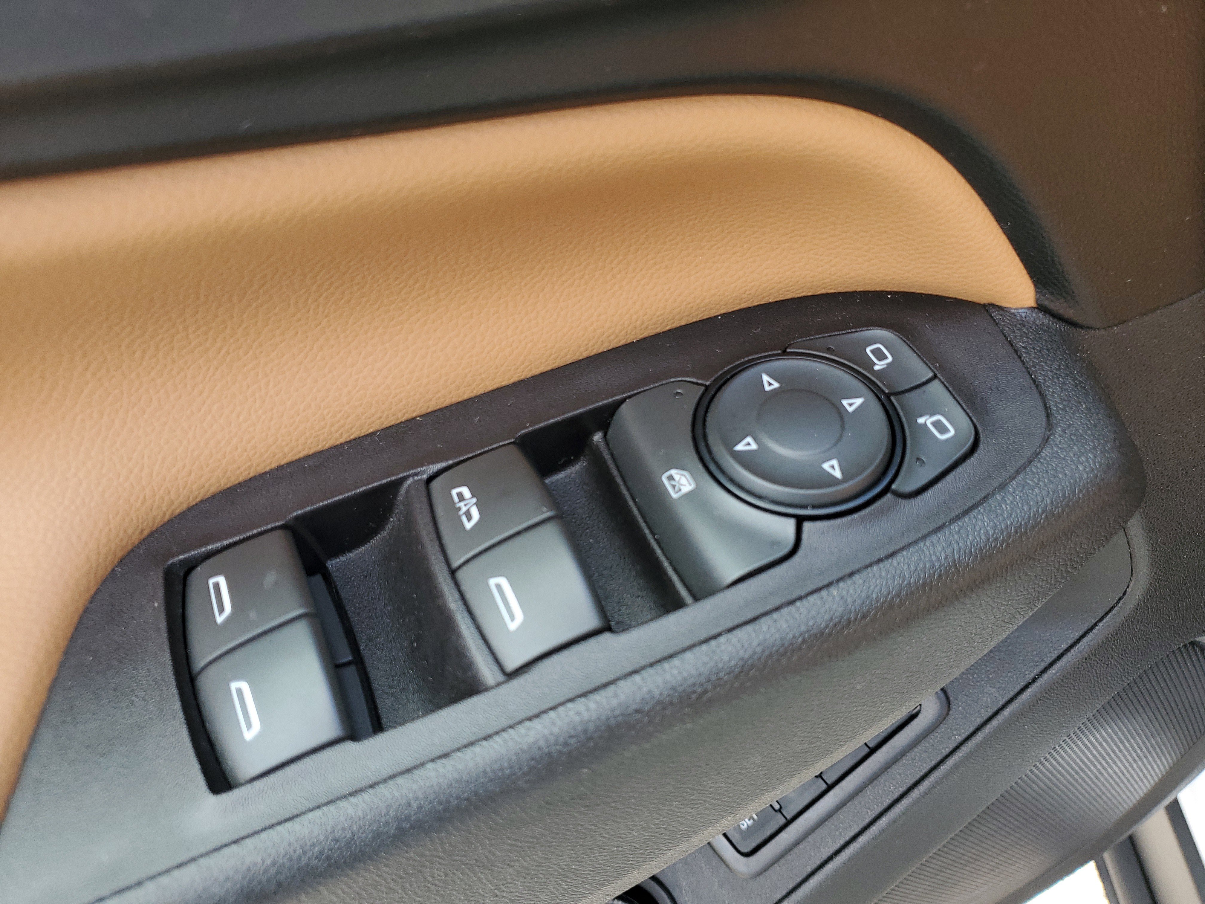 Used 2018 Chevrolet Equinox Premier FWD image 16