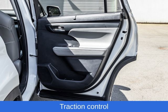 Used 2023 Toyota Highlander XLE AWD/4WD image 18