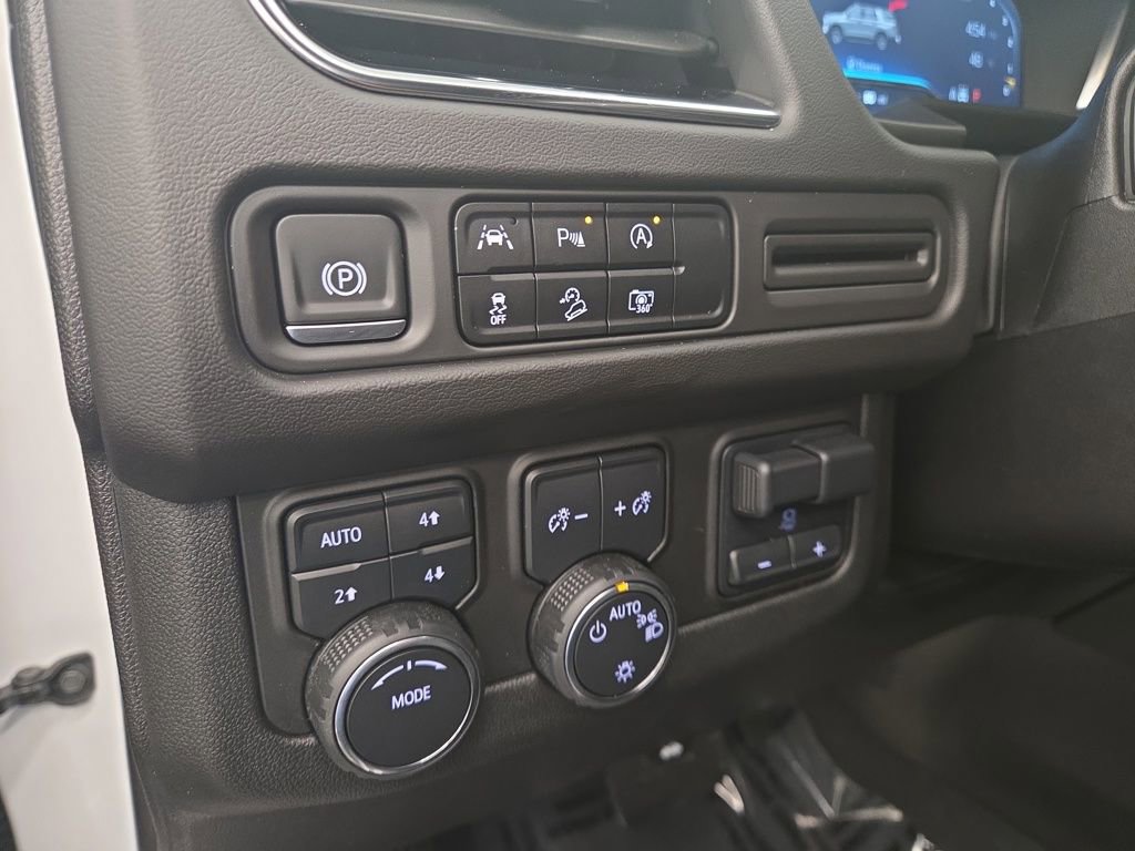 Used 2024 Chevrolet Tahoe Z71 w/ Luxury Package image 42