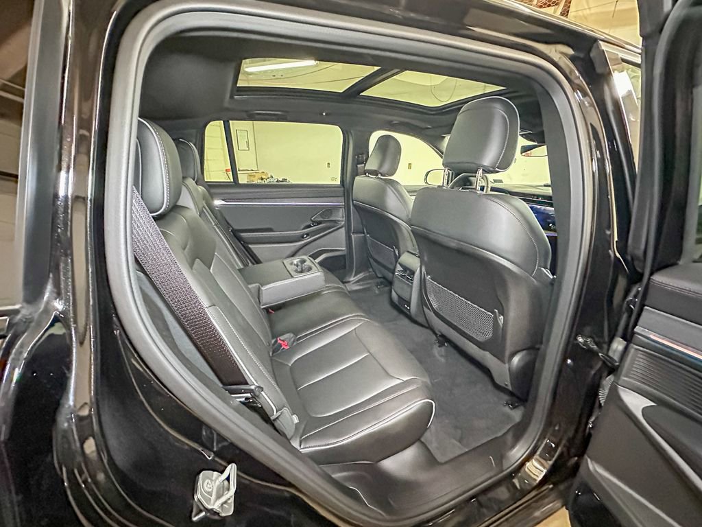 Used 2025 Jeep Wagoneer S Limited image 30