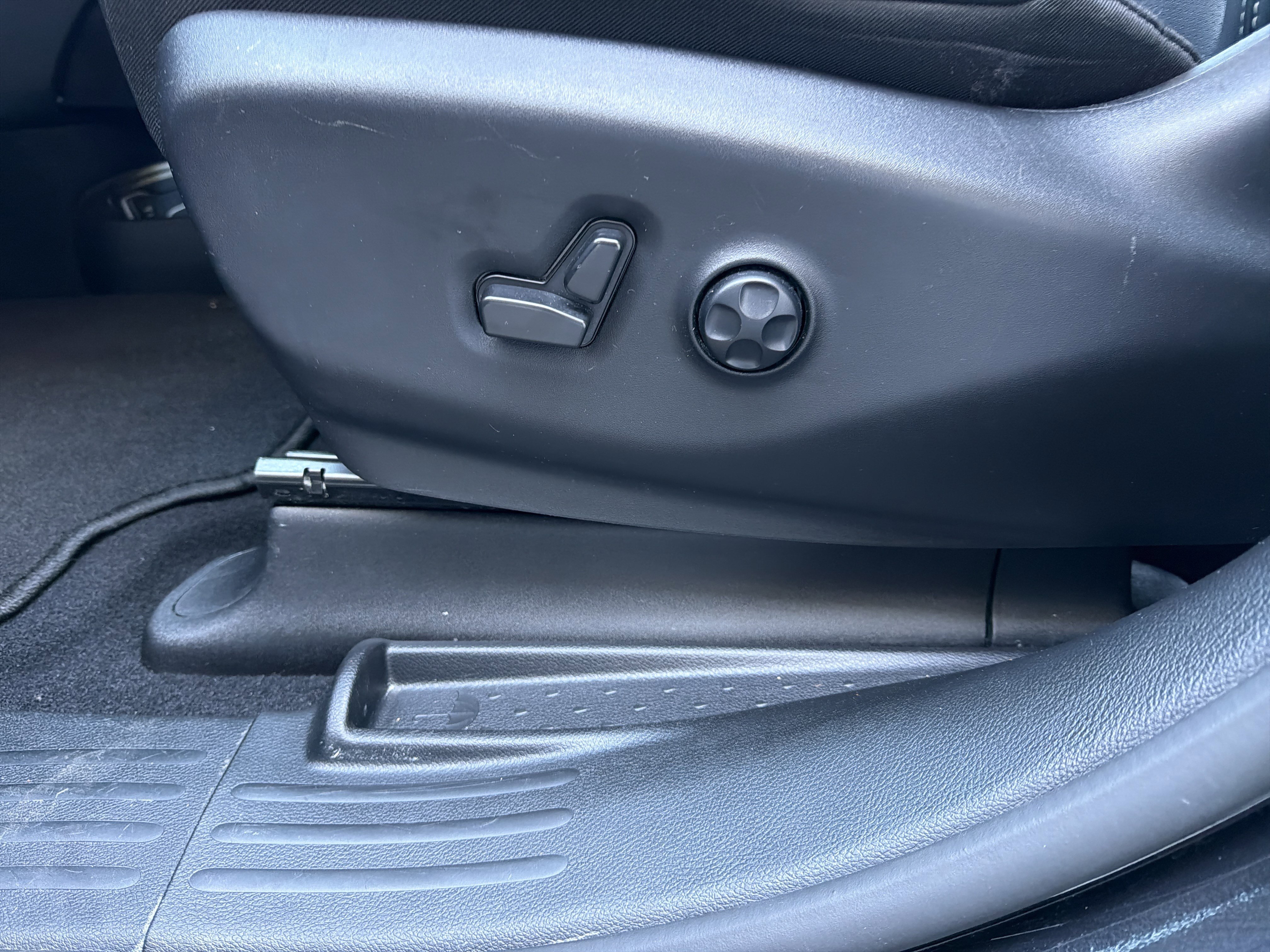 Used 2025 Chrysler Pacifica Select FWD image 29